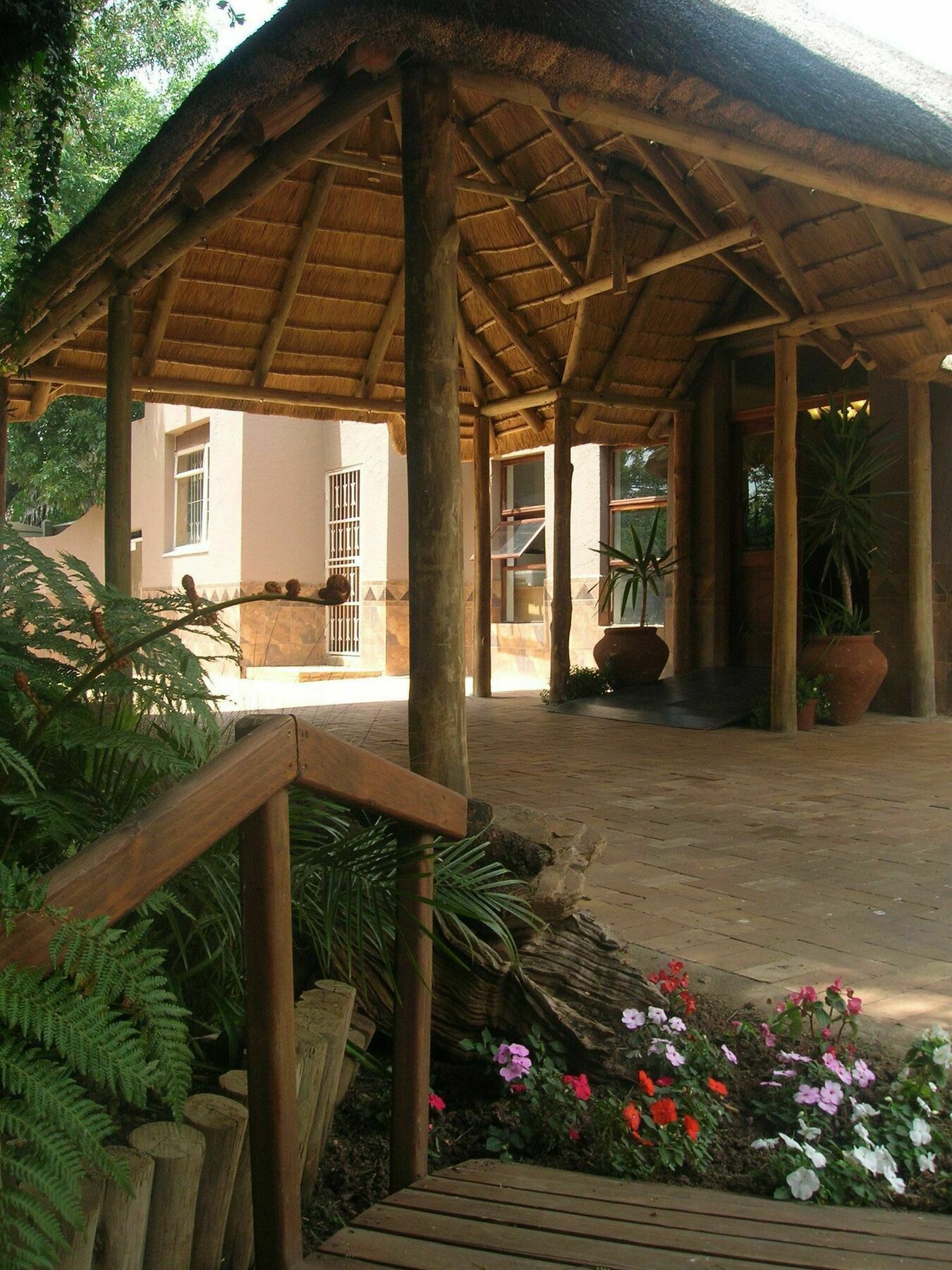 African Tribes Guest Lodge & Conference Kempton Park Exterior foto